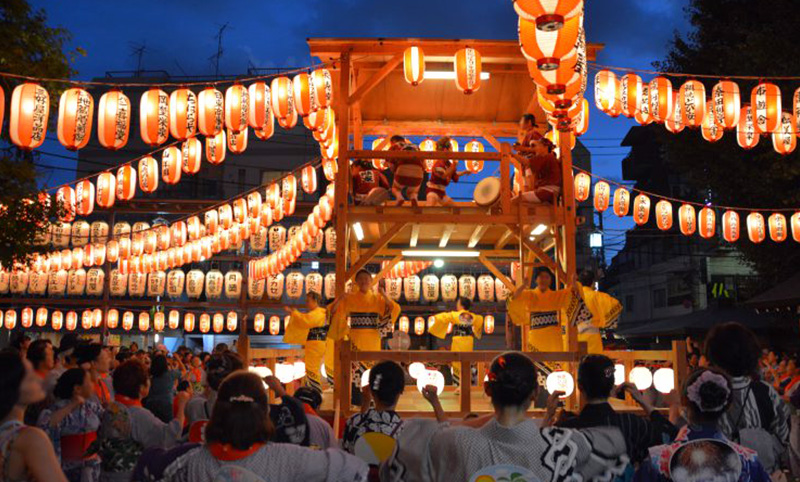 Shochuu là thời điểm mà nhiều người chọn đi du lịch hay tham gia lễ hội Obon